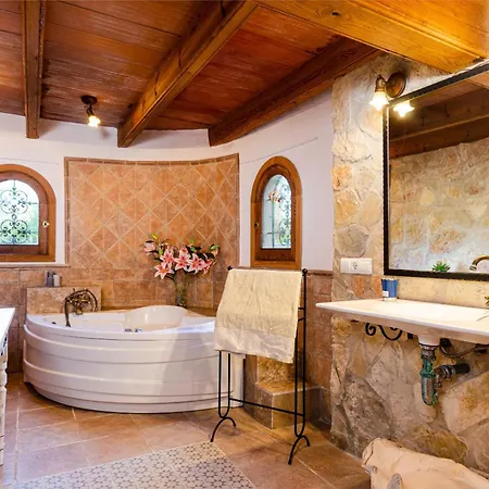 Yourhouse Es Canyar *